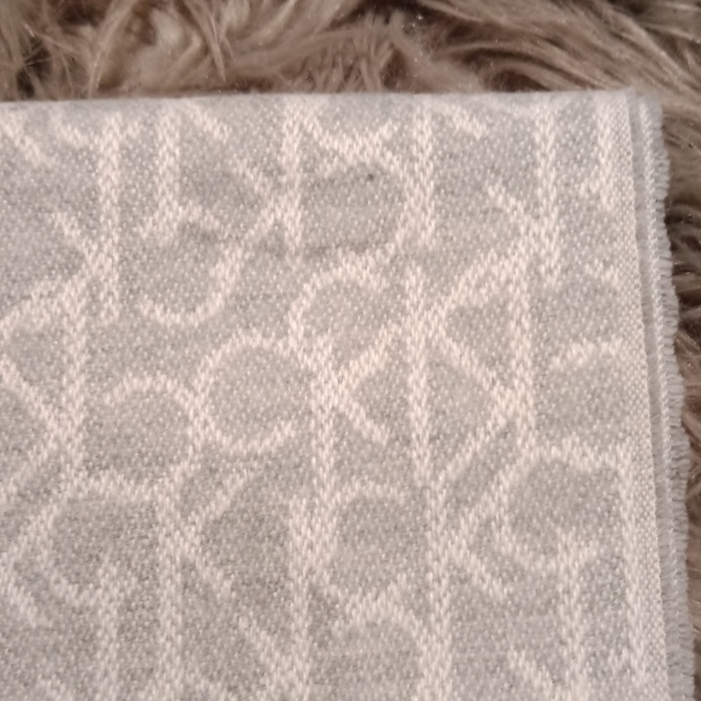 Calvin Klein scarf - Picture 6 of 8